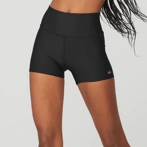 Alo 3” airlift shorts in true navy